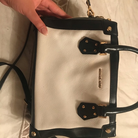 Micheal Kors bag - Picture 3 of 4